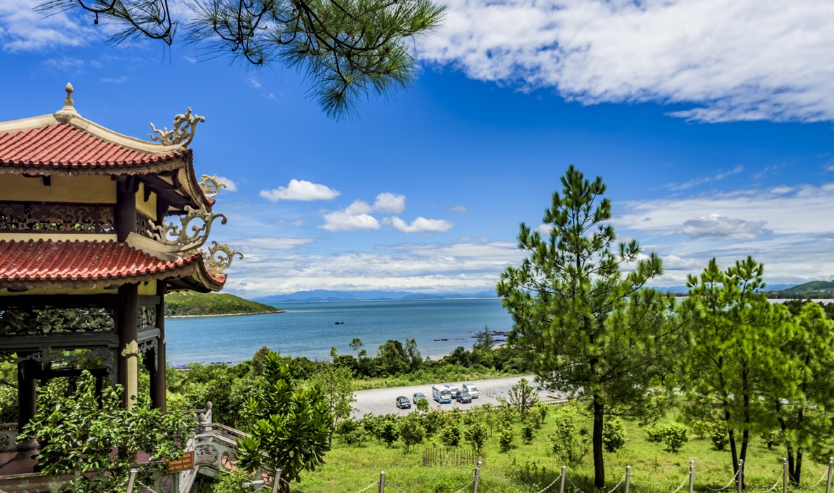 vung-chua-dao-yen Tour Viếng Mộ Đại Tướng – Hoành Sơn Quan – Biển Đá Nhảy