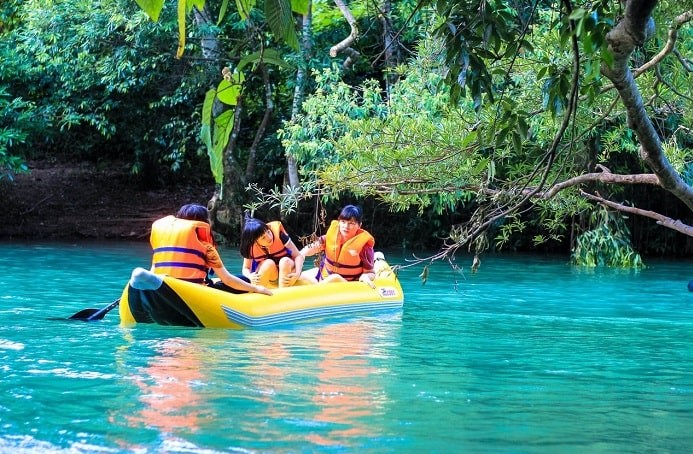 suoi-nuoc-mooc-2 Tour Động Thiên Đường và Suối Nước Moọc