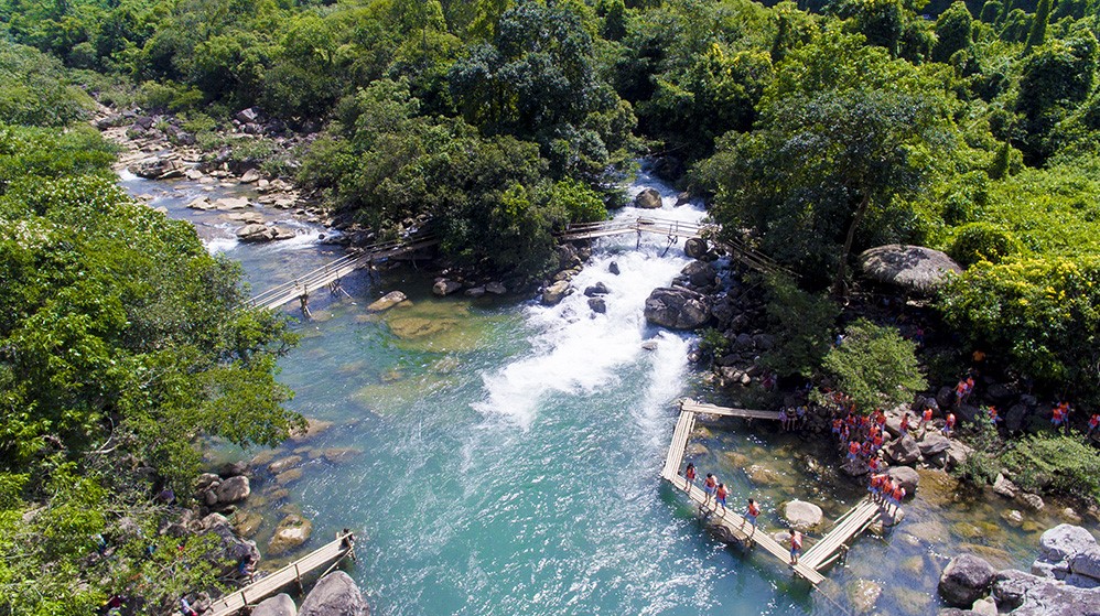 tour-du-lich-suoi-nuoc-mooc