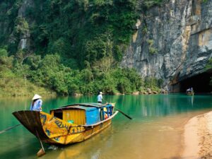 Tour Hà Nội – Huế – Quảng Bình 4 Ngày 3 Đêm